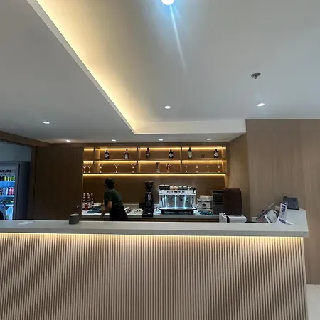Spacious Family & Group Stay With City View Near Airport, City Of Dreams, Solaire, Okada, Mall Of Asia, And Ayala Malls